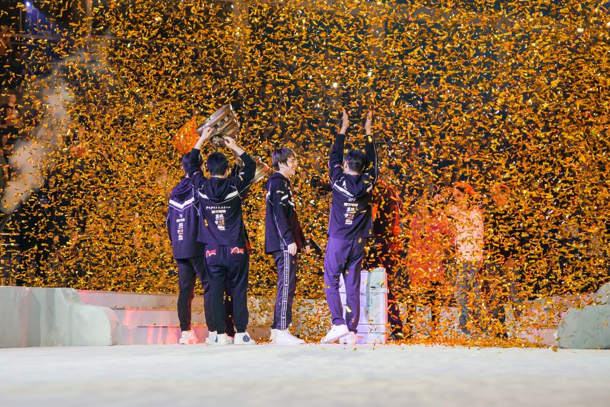 Но, в отличие от Vici Gaming, NAVI не получили дождь из конфетти. Фото: EPICENTER