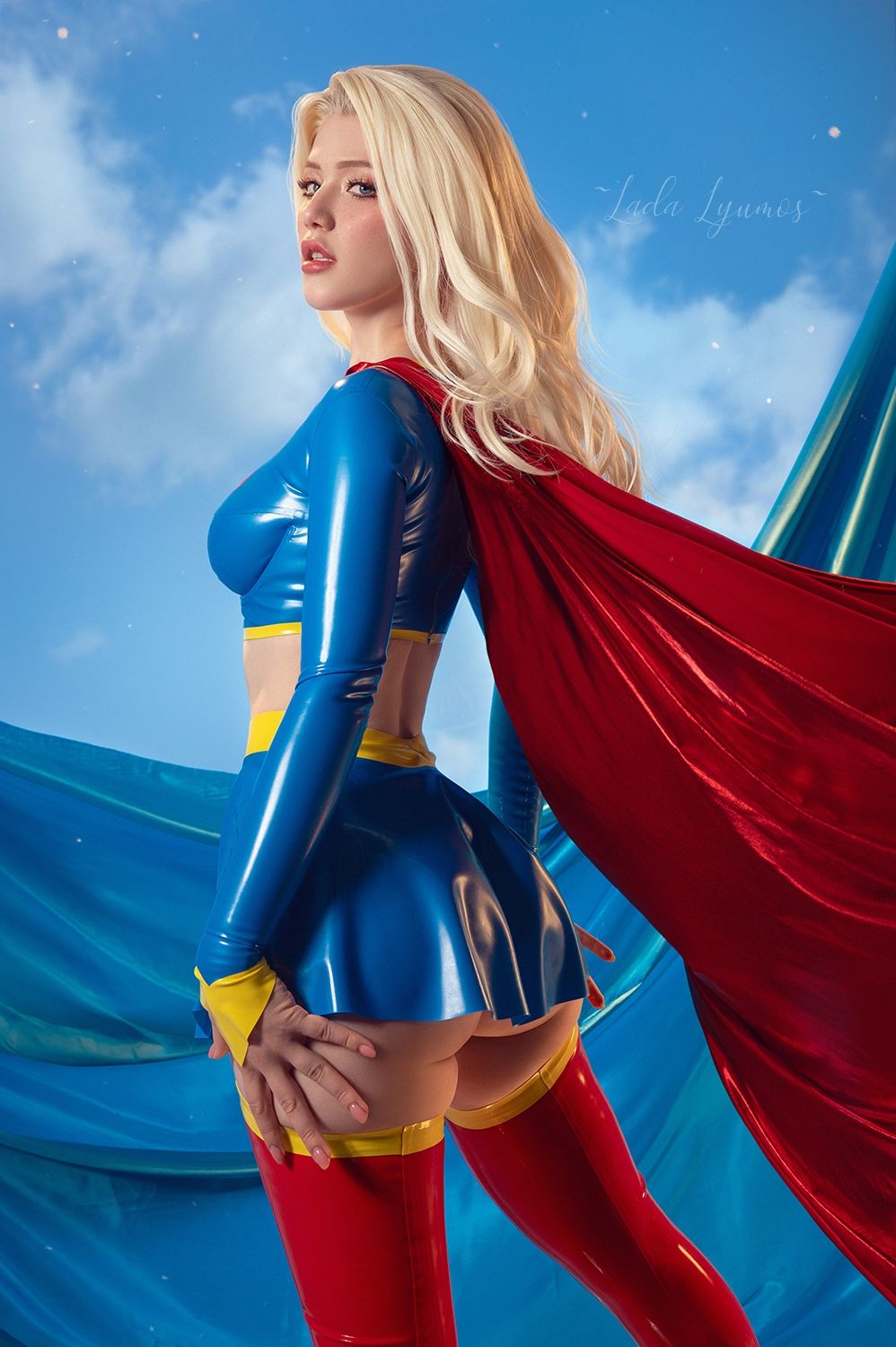 Косплей на Супергёрл из вселенной DC. Модель: Lada Lyumos cosplay. Источник: «ВКонтакте»
