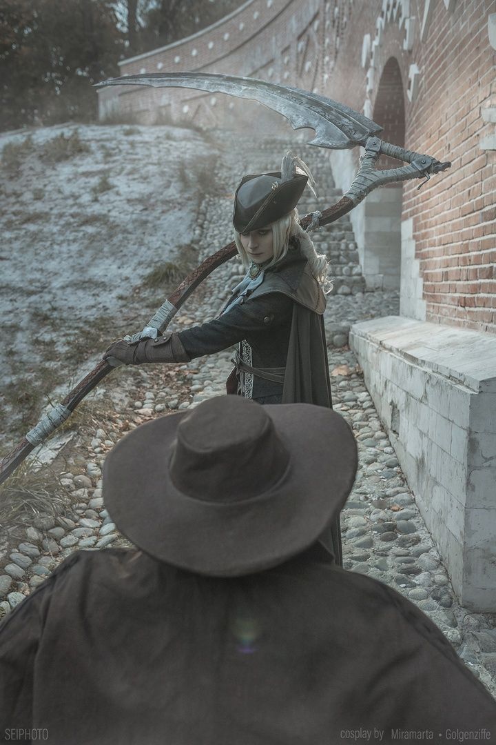 Косплей на персонажей Bloodborne. Охотник: Майкл Мураки. Леди Мария: Анастасия Влюблённая-В-Небо. Церковный служитель: Стас Одинцов. Рыцарь Кейнхёрста: Алина Огольцова. Фотограф: Sei. Источник: vk.com/teramizuki_art