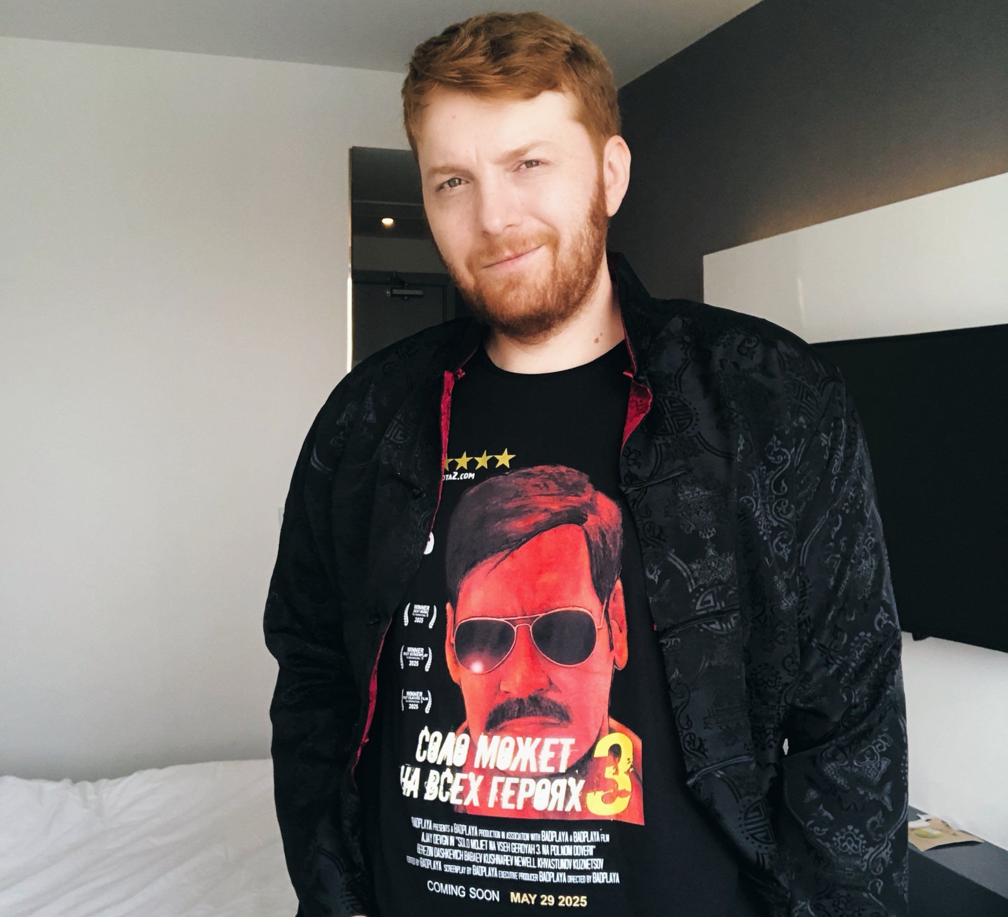 Bad Playa в футболке с надписью «Соло может на всех героях» | Источник: твиттер bad_playa