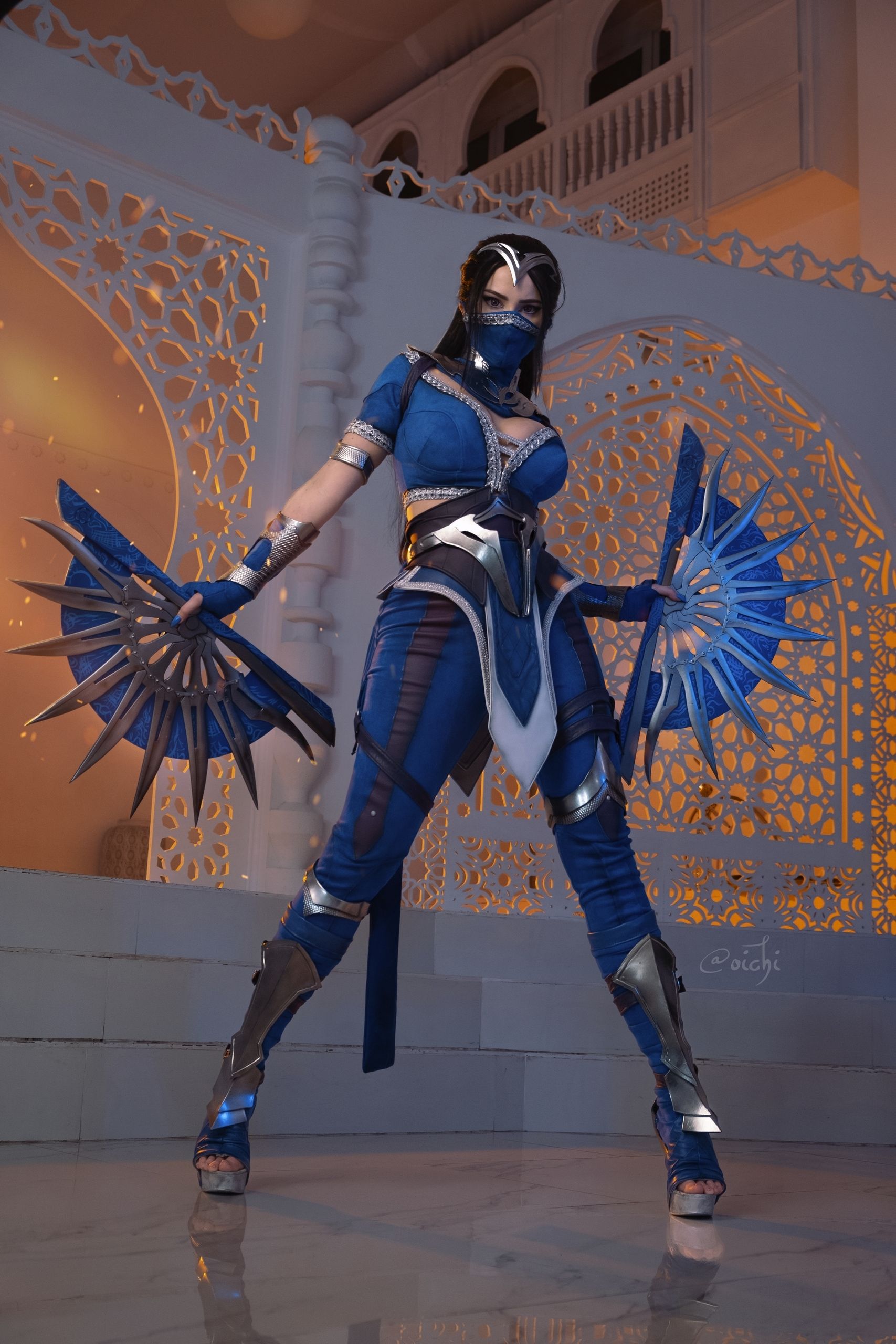 Косплей на Китану из вселенной Mortal Kombat. Косплеер: OICHI. Источник фото: vk.com/oichicosplay