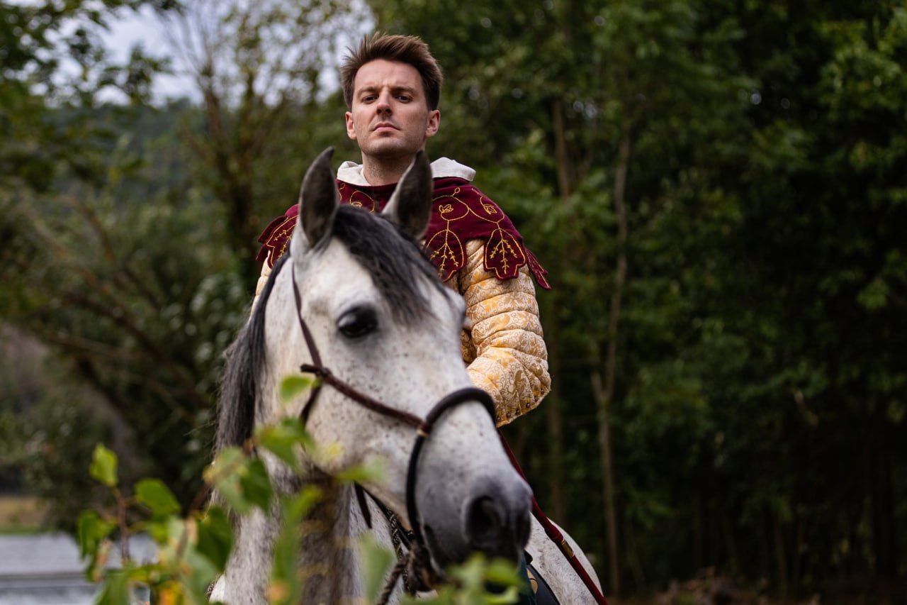 Косплей на Яна Птачека из Kingdom Come: Deliverance от Люка Дэйла. Источник: канал Люка Дэйла в X