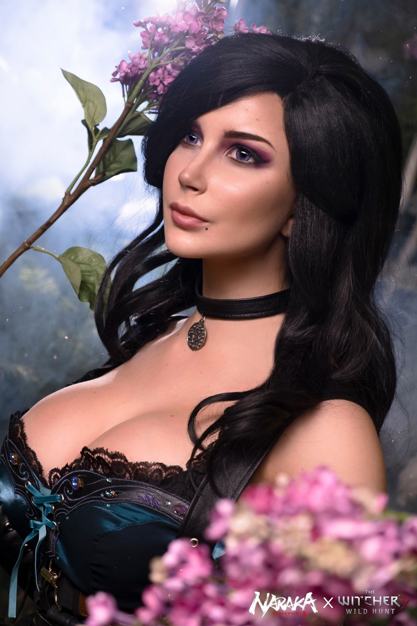 Косплей на Йеннифэр из Венгерберга из The Witcher 3: Wild Hunt. Косплеер: Oichi.