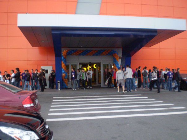 Вход в ТРЦ, где проходил турнир