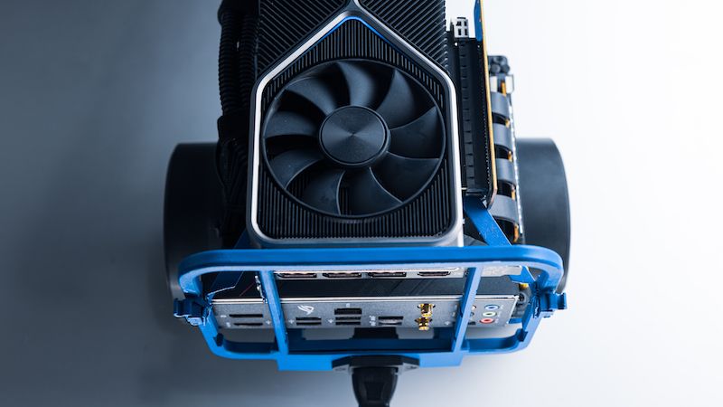 Компьютер в виде грузовика КАМАЗ для ралли &laquo;Дакар&raquo;