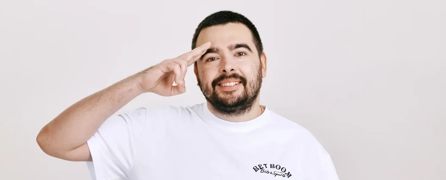 Stray228 (Олег Бочаров): биография, карьера в киберспорте и на Twitch, мемы и личная жизнь