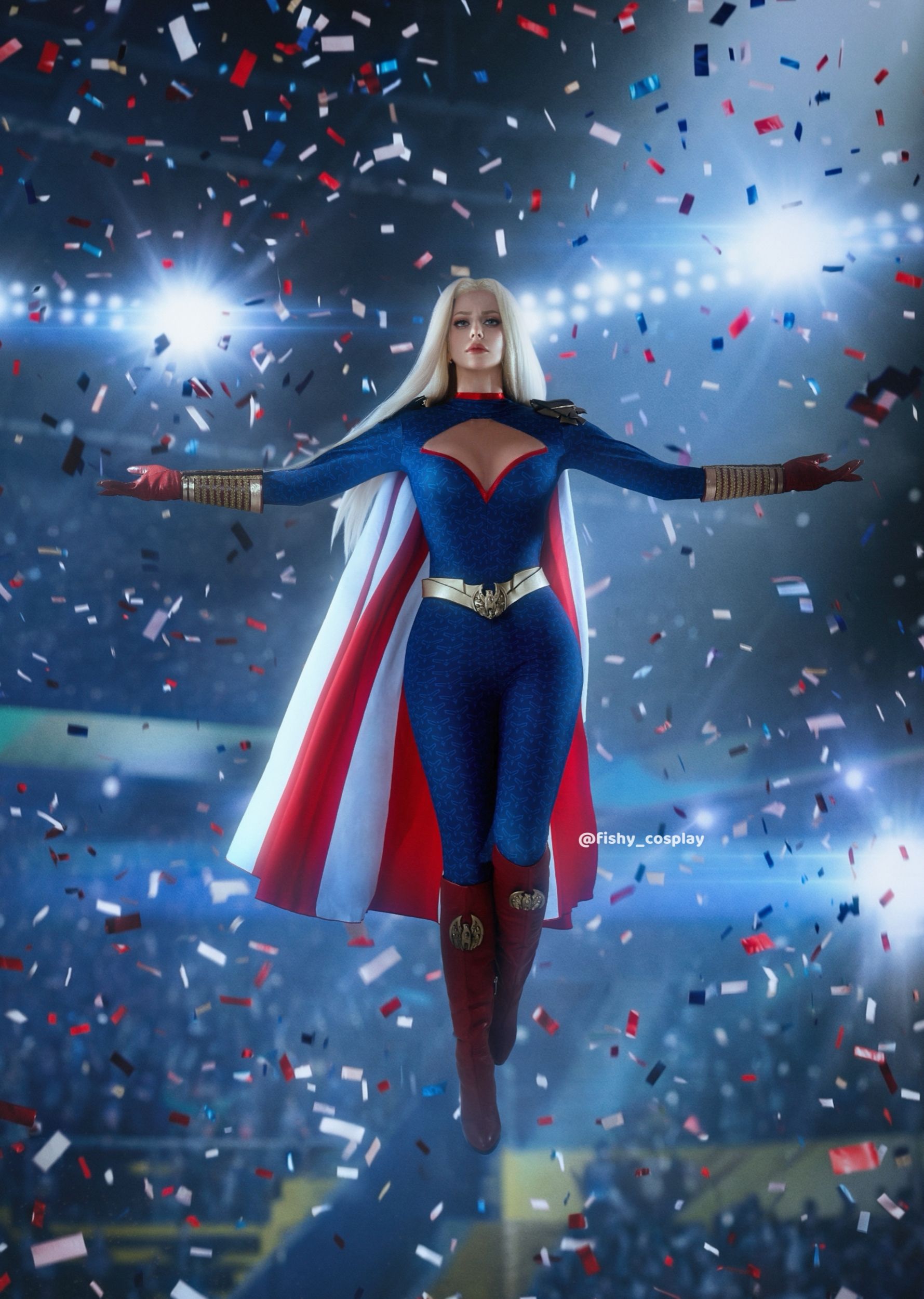 Косплей на Хоумлендера из сериала «Пацаны», женская версия. Косплеер: Дарья Fishy Кравец. Фотограф: Алена Филиппова. Источник: vk.com/fishycosplay