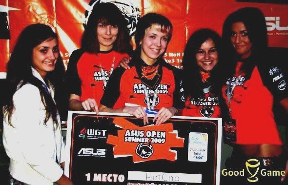 Победа и довольная София справа