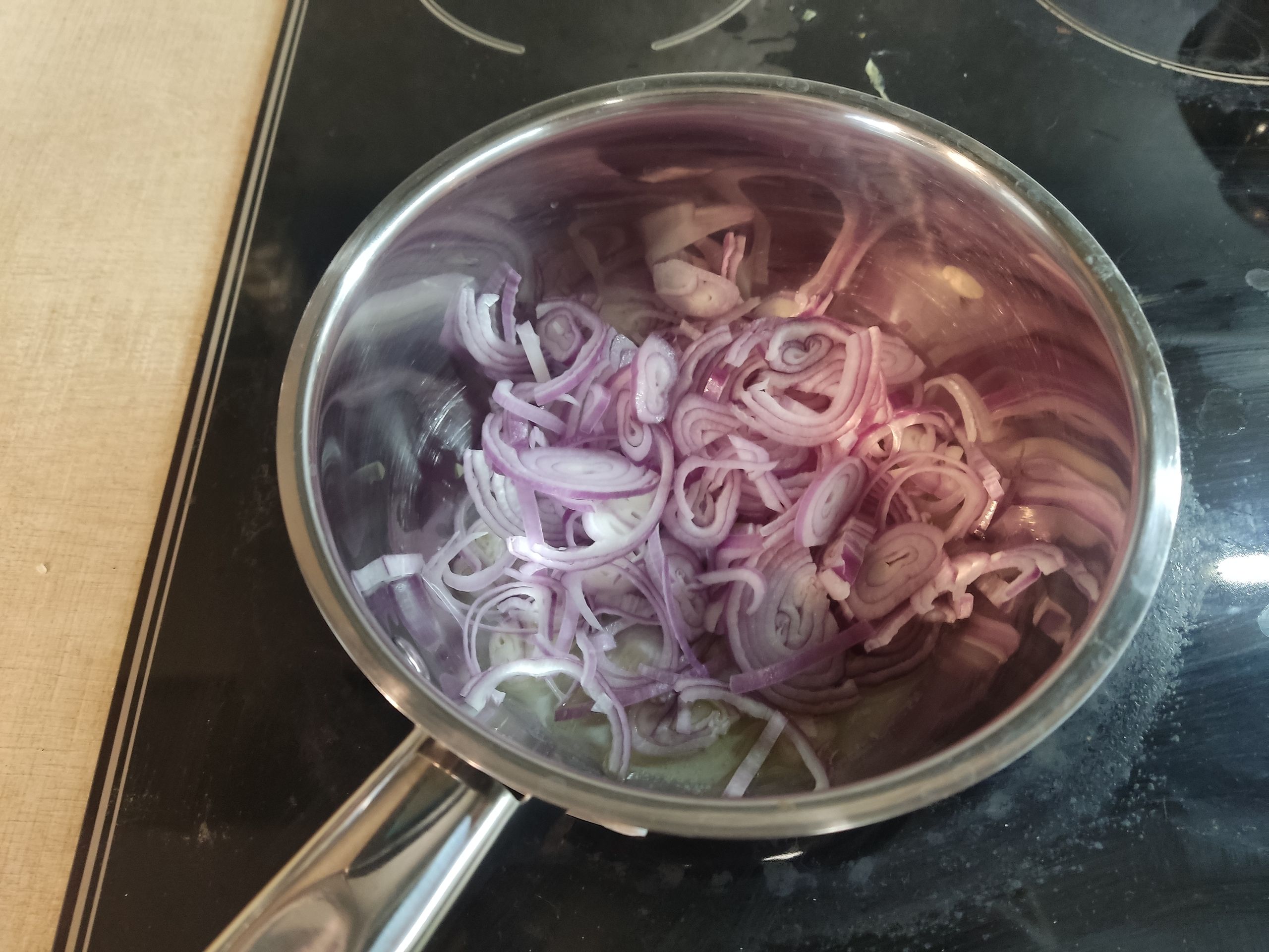 Лук-шалот, кстати, я так толком и не понял. Чем вам обычный красный не угодил?