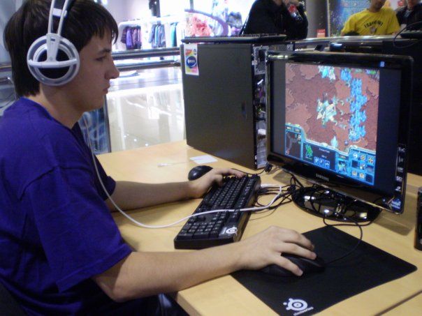 Fraer с модным сетапом от SteelSeries