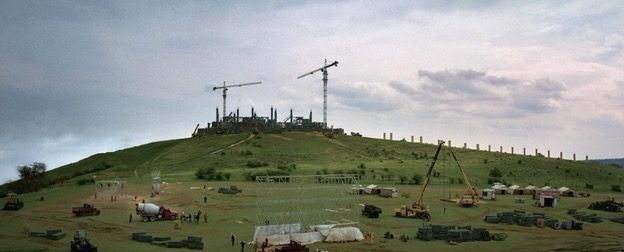 Как капитализм убил творчество — рецензия на фильм «Бруталист»