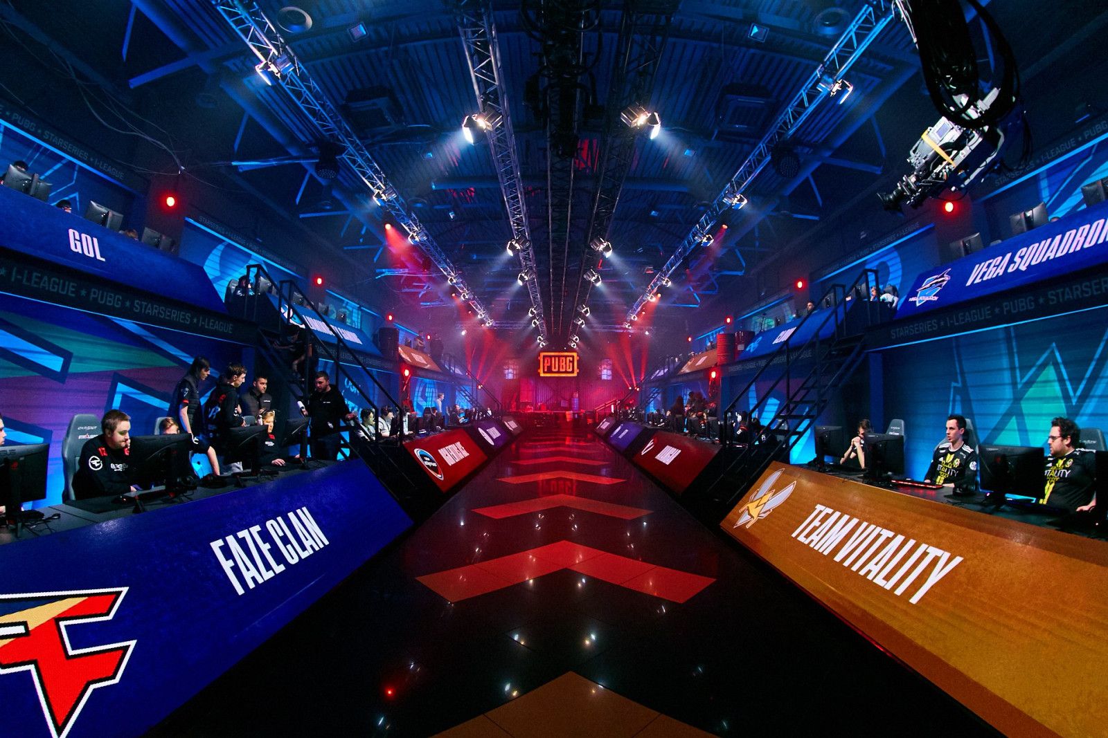 У StarSeries i-League 2018 был красивый сетап, но для зрителей места не осталось