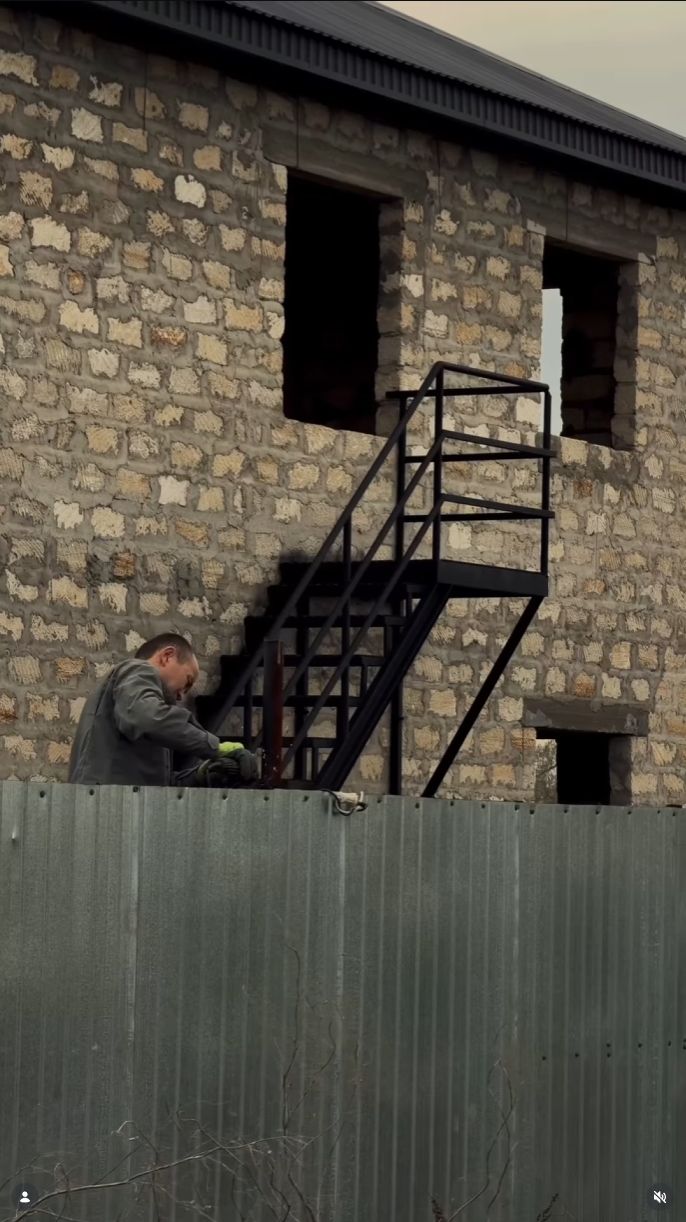 Дом в стиле карты Mansion из CS 1.6 | Источник: канал mansion.aktobe Instagram*