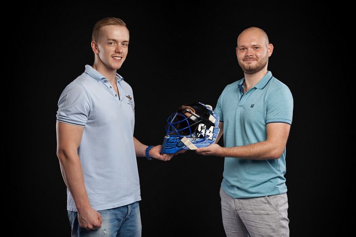 Михаил Карнаухов с автором дизайна шлема