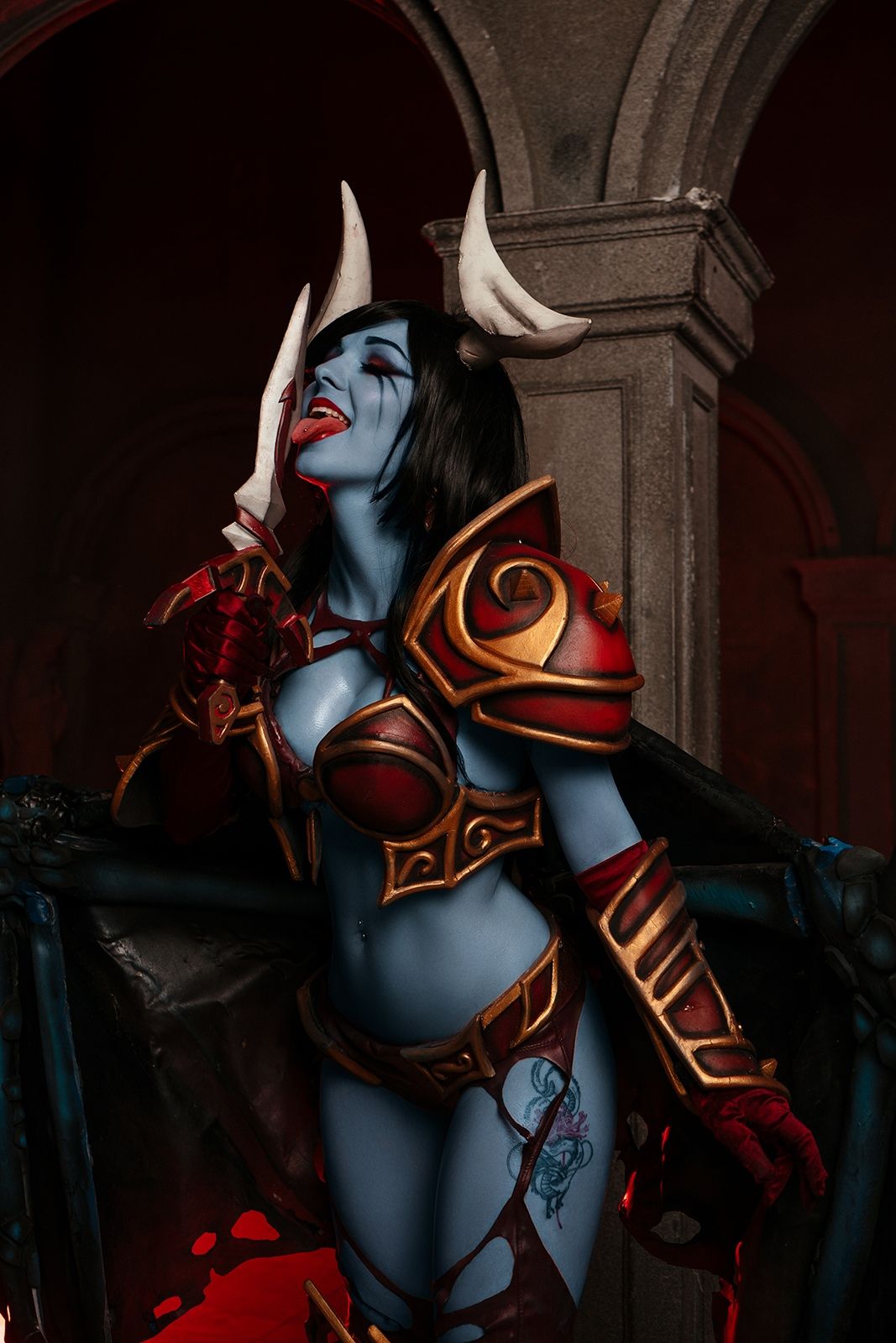 Косплей на Queen of Pain из Dota 2. Косплеер: Ирис Фёдорова. Фотограф: Torati photo. Источник: vk.com/cosplayiris