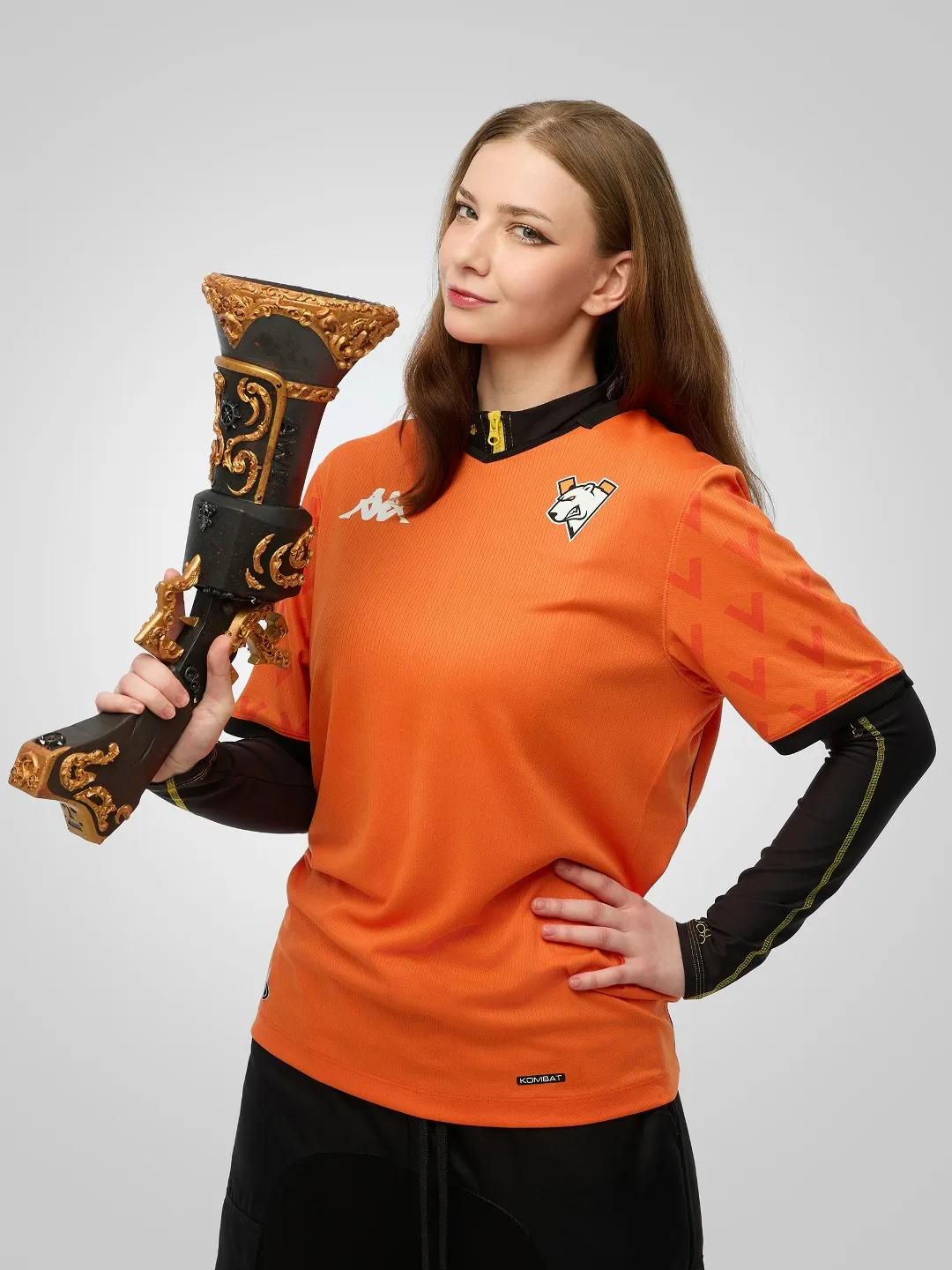 Фото в футболке Virtus.pro с оружием Мисс Фортуны. Источник: vk.com/club203065480