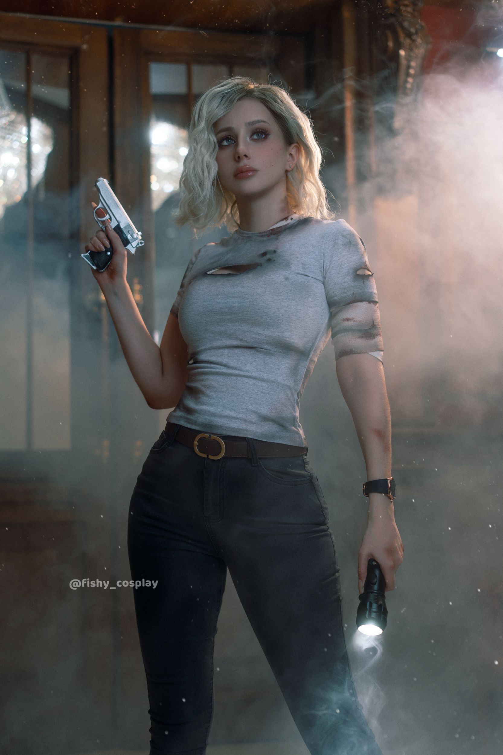 Косплей на Грейс Эшкрофт из Resident Evil Requiem. Косплеер: Fishy. Фотограф: Алена Филиппова. Паблик девушки в VK: vk.com/fishycosplay