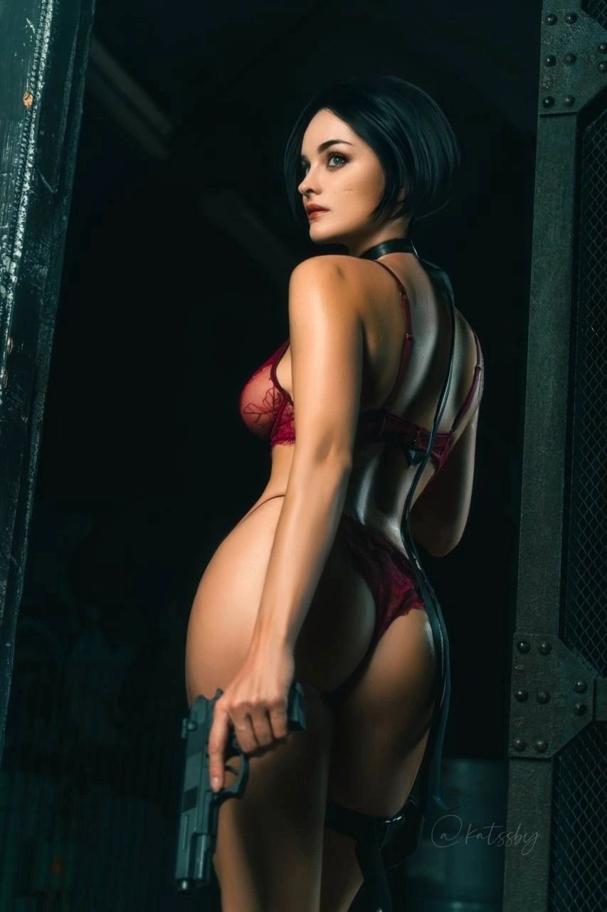 Сексуальный косплей на Аду Вонг из Resident Evil. Косплеер: KATSSBY. Фотограф: Катерина Даниелян. Источник: vk.com/katssby