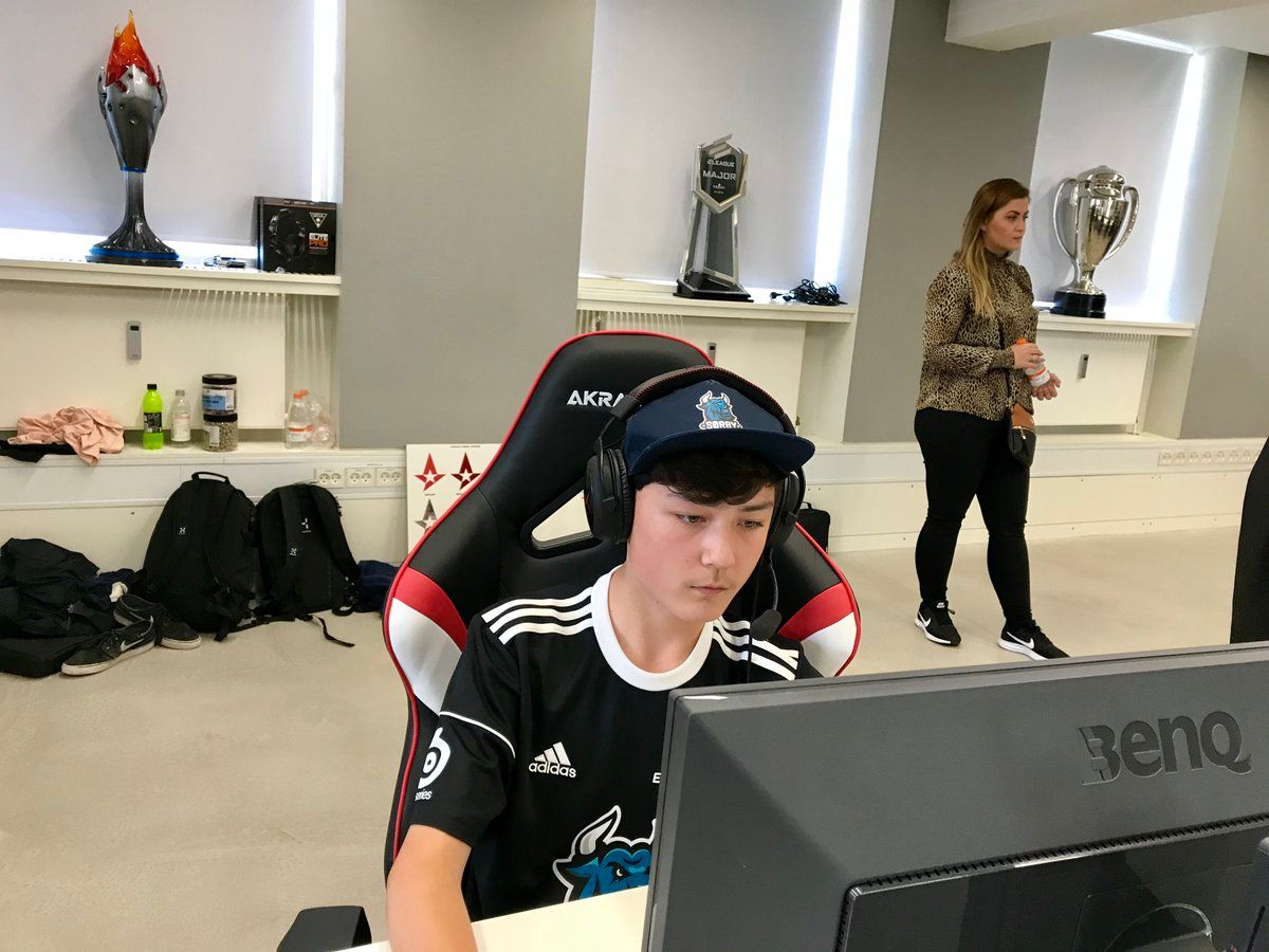Участники S&oslash;rby Esport.