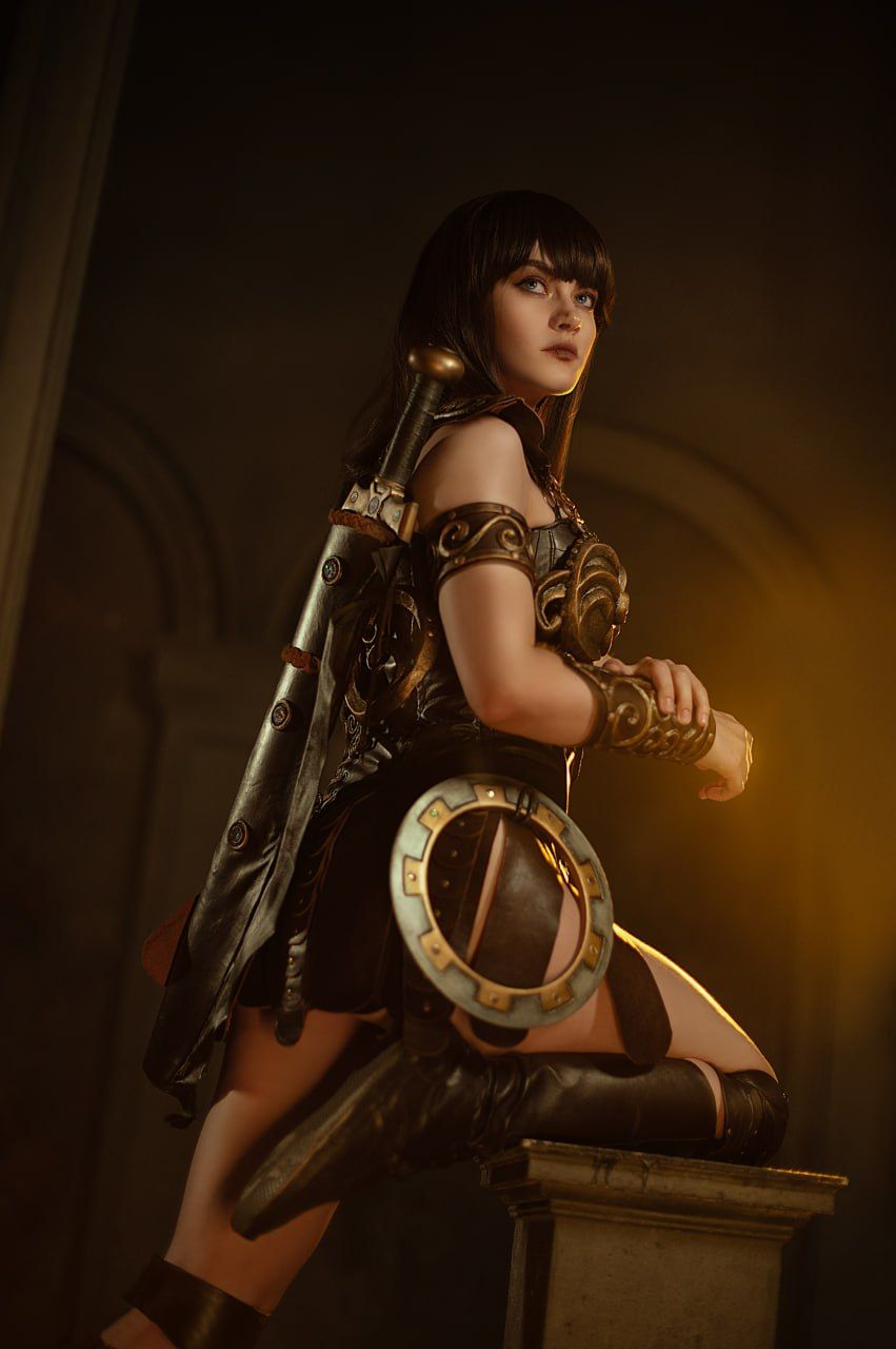 Косплей на Зену из сериала «Зена — королева воинов». Косплеер: Анна Nova Cosplay Вебер. Фотограф: B. Y. Photo+. 