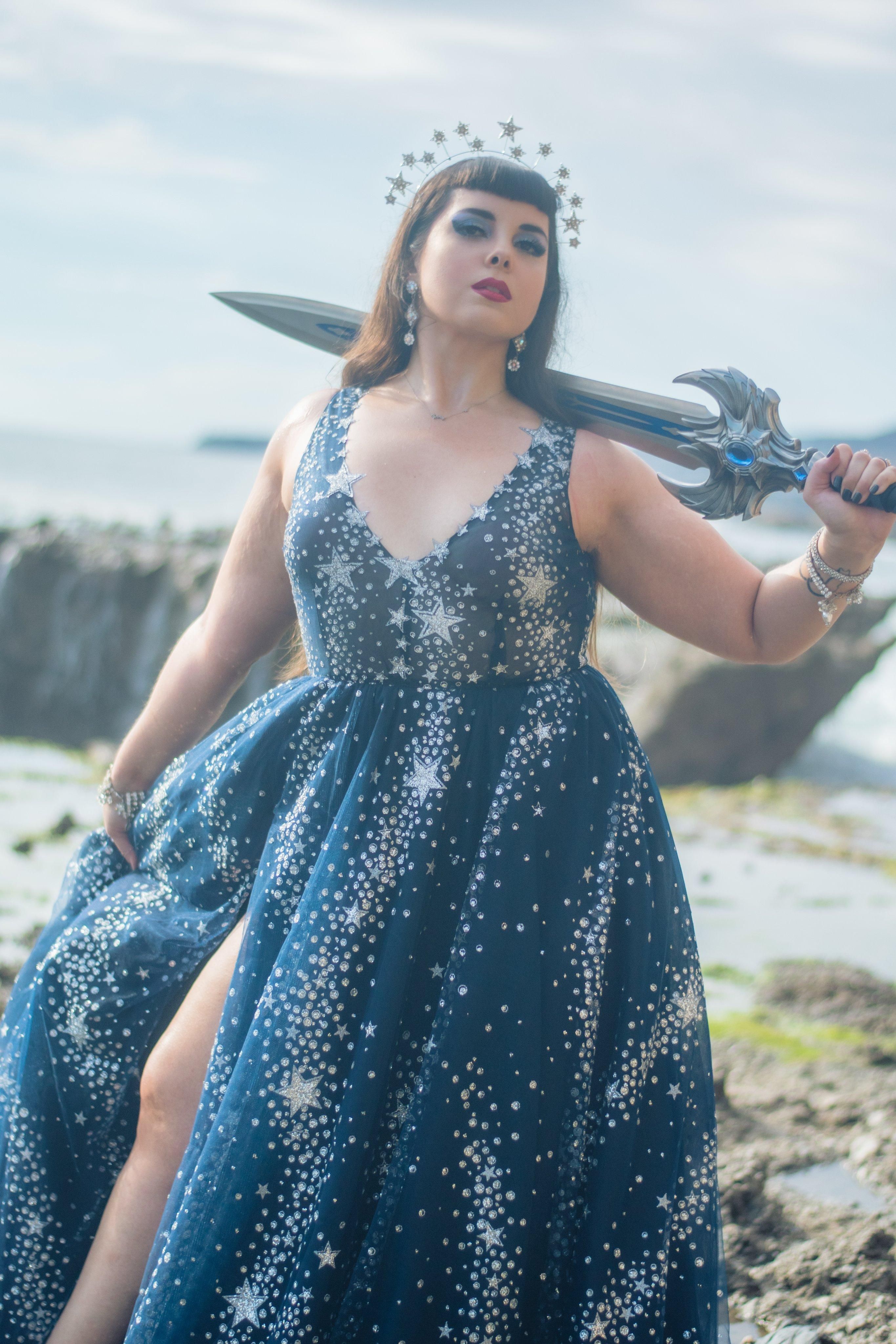 Ведущий дизайнер уровней в World of Warcraft Кристи Морет с мечом за пять лет работы в Blizzard