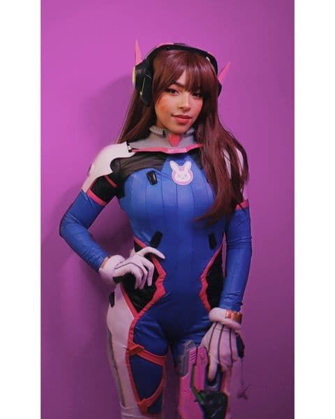 Косплей на D.Va из Overwatch. Модель: Sanet. Источник: instagram.com/sanet.cosplay