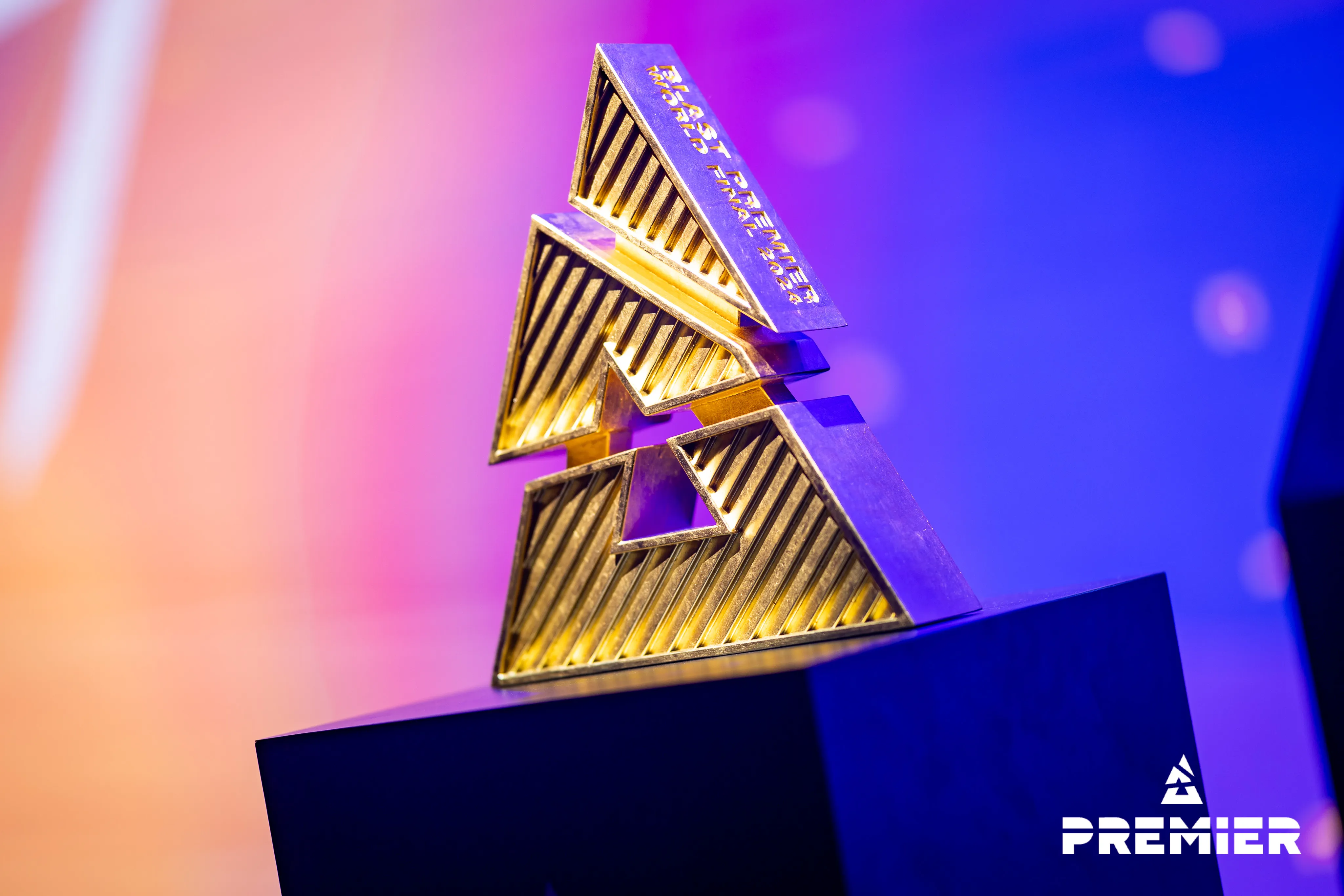 Трофей BLAST Premier: World Final 2024 | Фото: BLAST