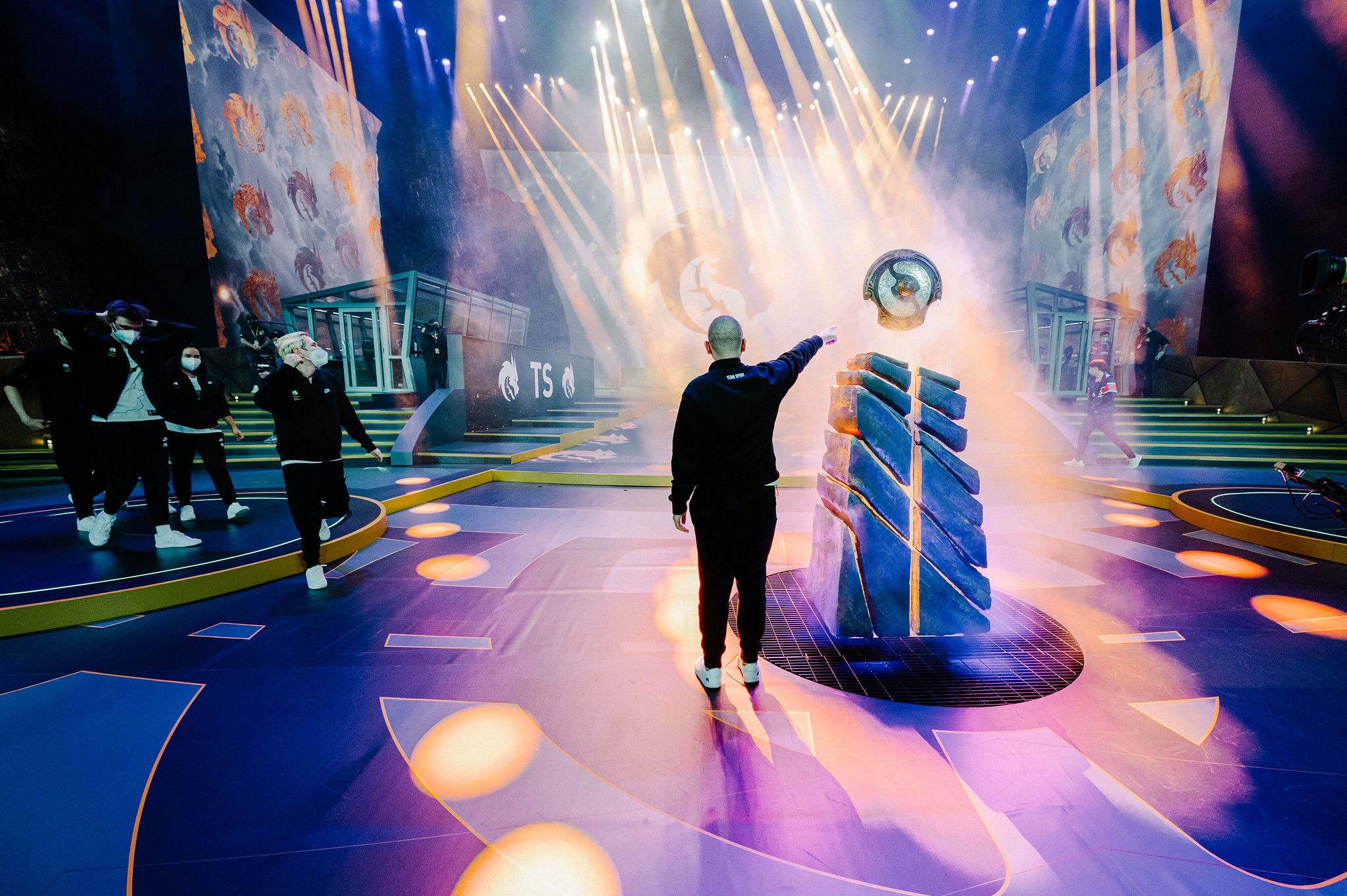 Пять фактов о The International 10 — деньги, The Beatles и колода карт