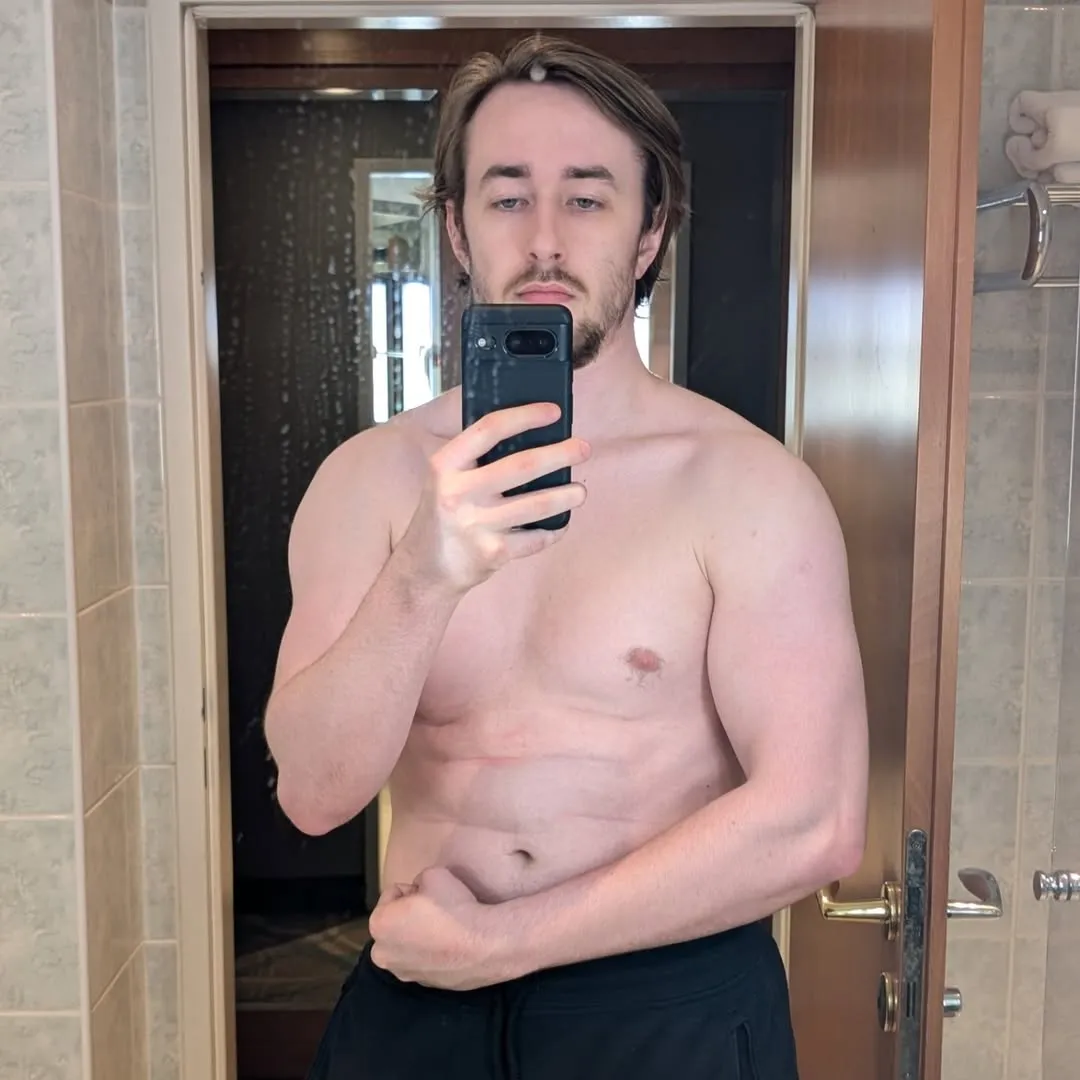 Quinn спустя примерно два года занятий | Источник: Instagram*