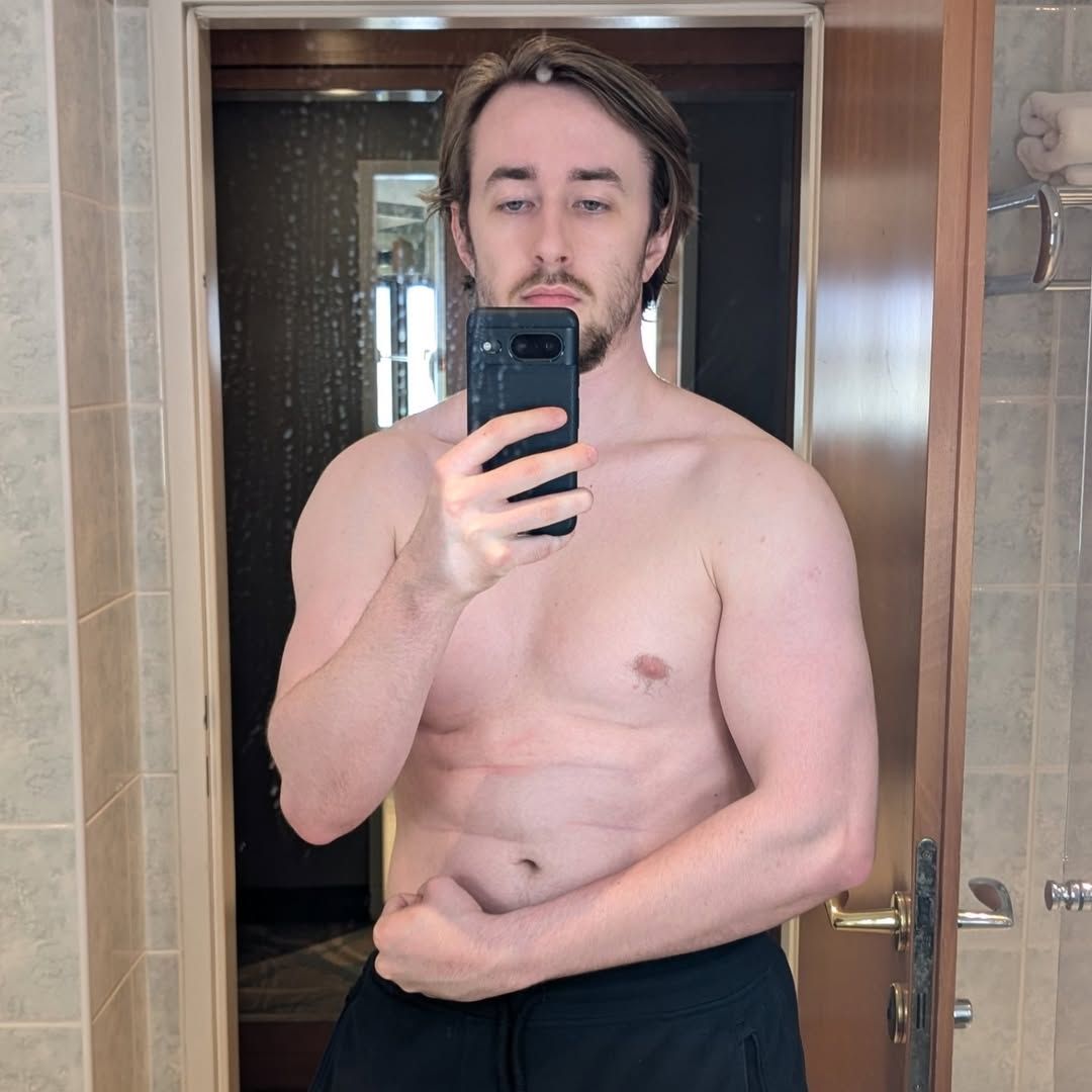 Quinn спустя примерно два года занятий | Источник: Instagram*