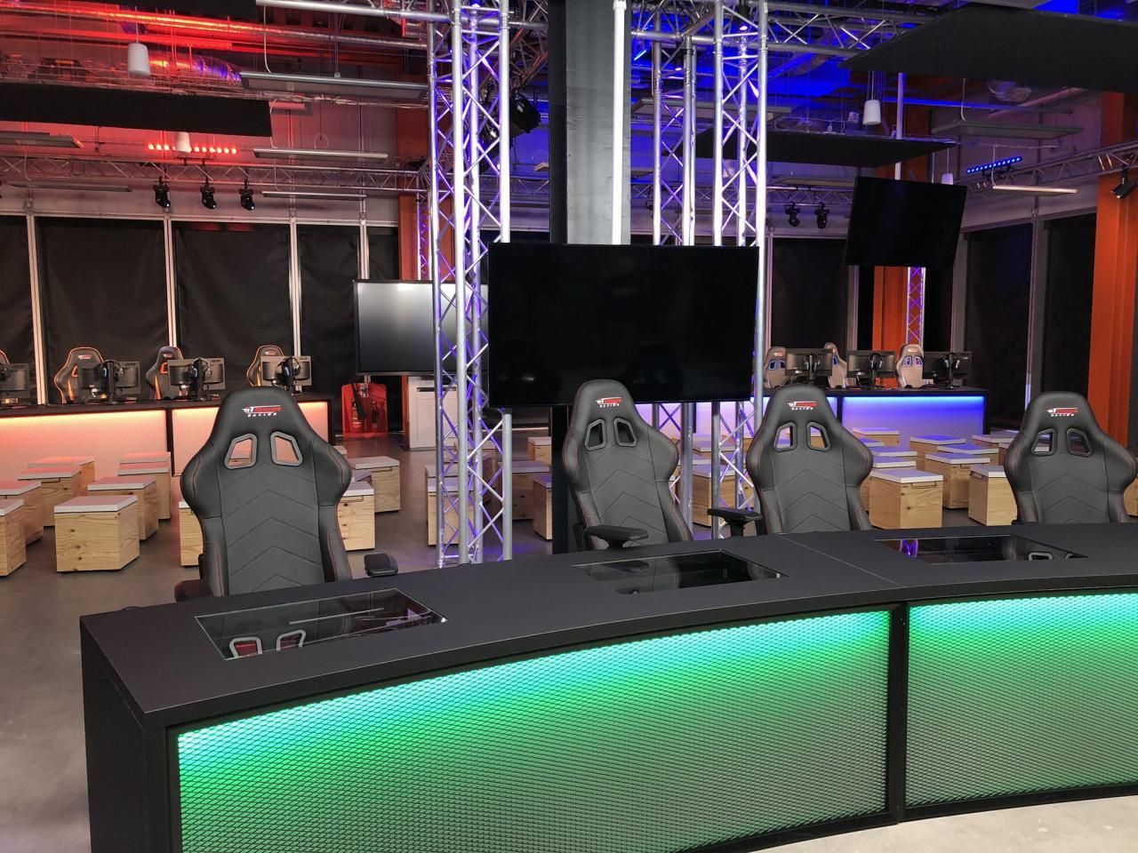 Еще несколько фотографий кафедры киберспорта.