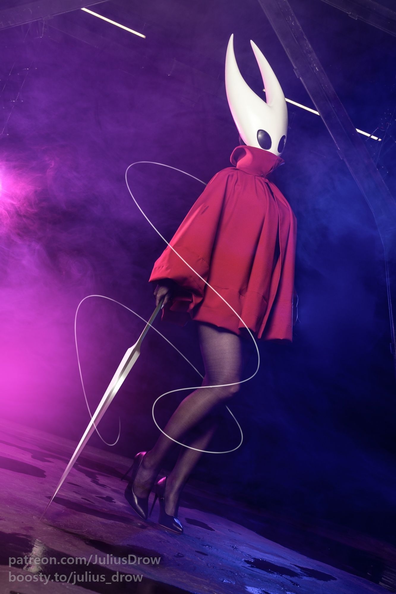 Эротический косплей на Хорнет из игры Hollow Knight: Silksong. Модель Юлия Julius Дровалева. Источник: vk.com/julius_cosplay