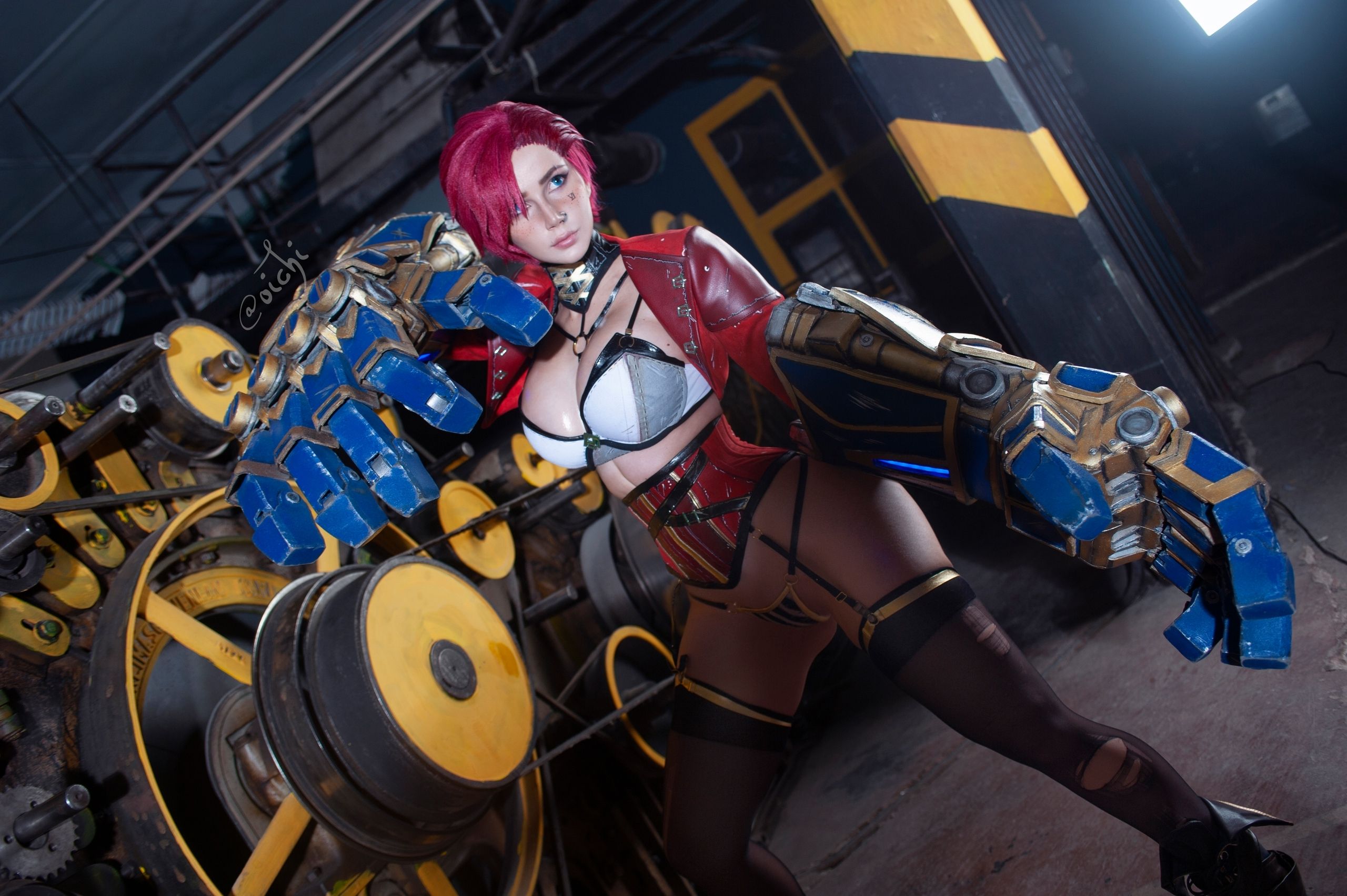 Косплей на Вай из League of Legends. Косплей по сериалу «Аркейн». Косплеер: IOCHI. Источник: vk.com/lady_oichi