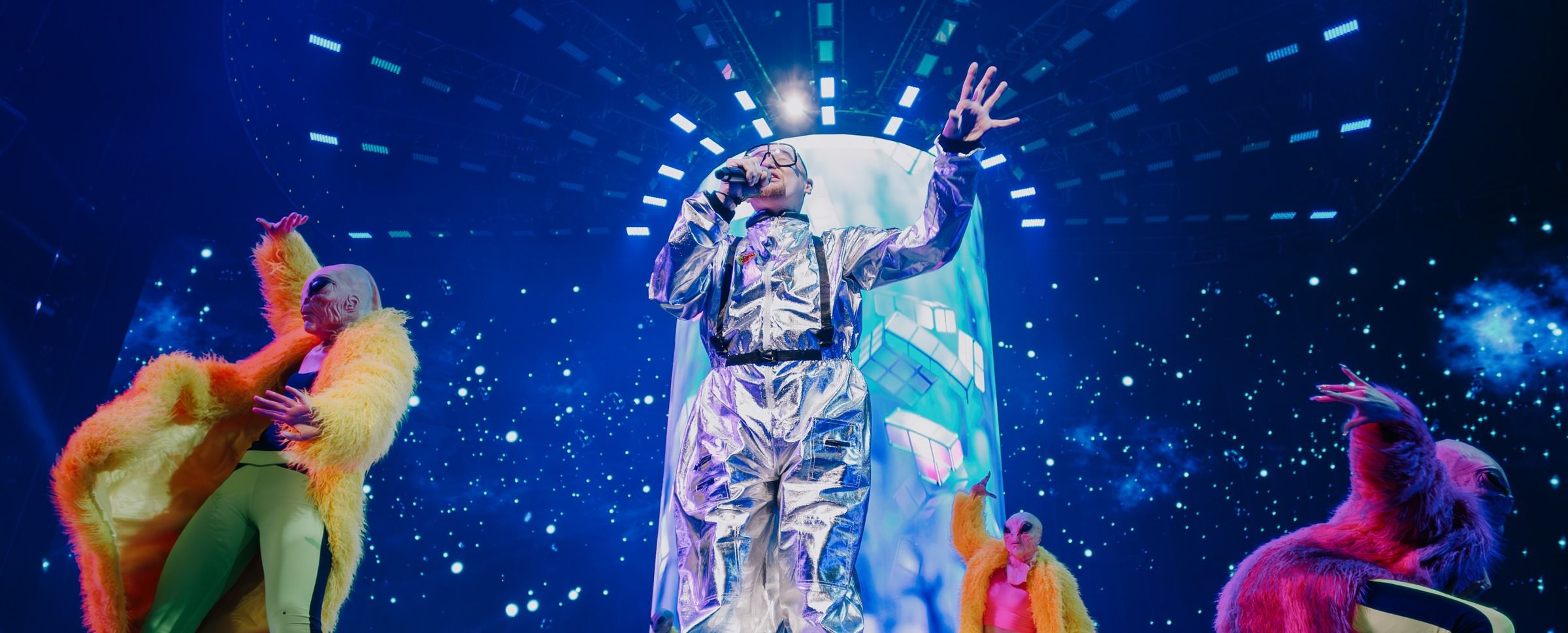 Мы не готовы к такой музыке, но нашим родителям она нравится — как прошла «Супердискотека 90-х»