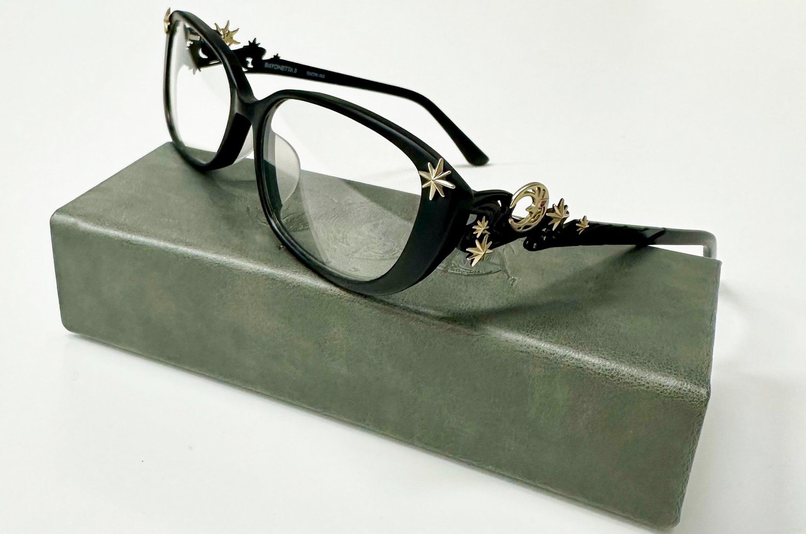 Очки Bayonetta от PlatinumGames