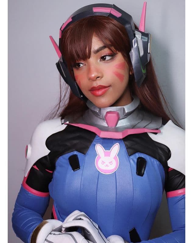 Косплей на D.Va из Overwatch. Модель: Sanet. Источник: instagram.com/sanet.cosplay