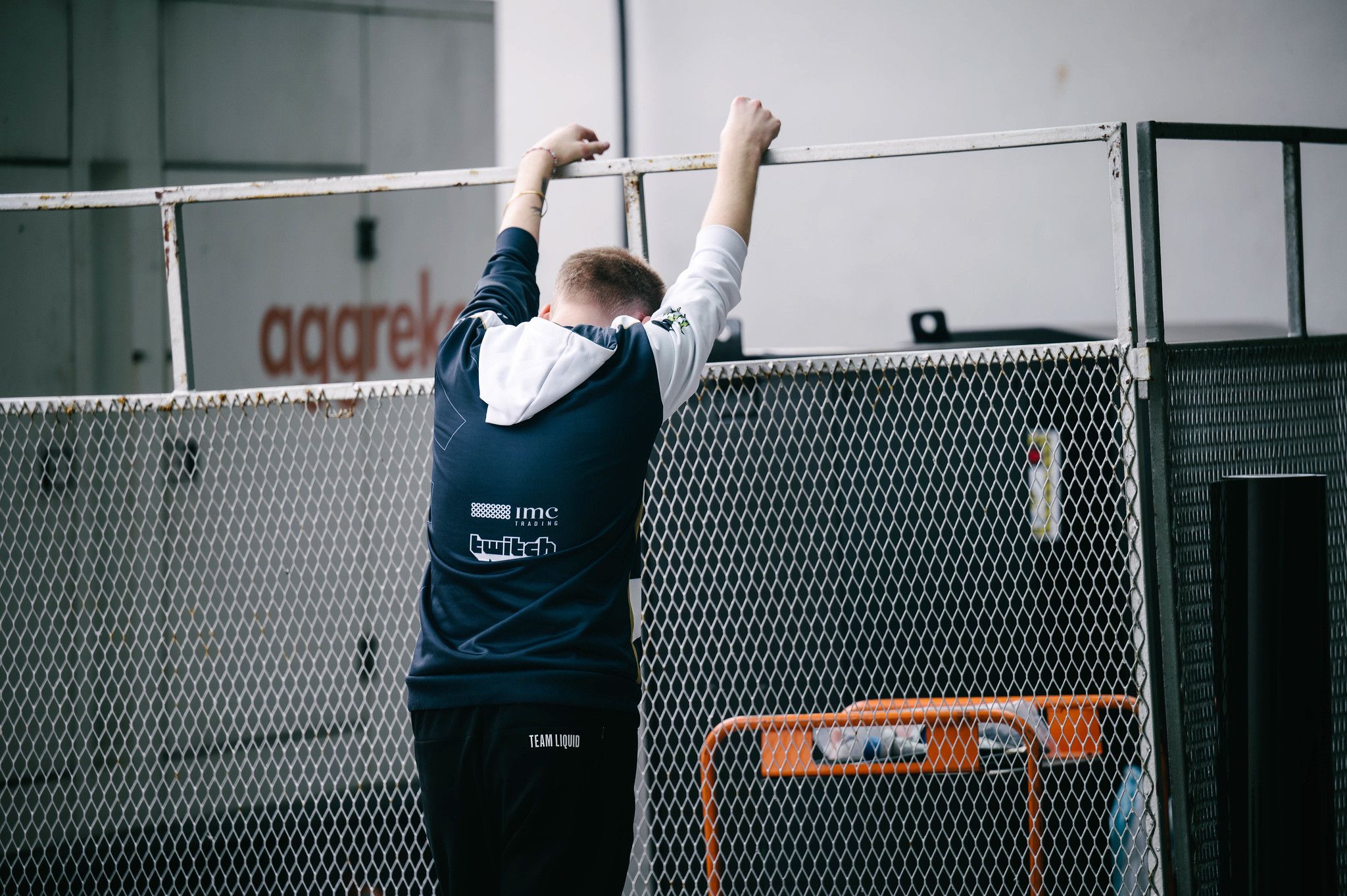 Боль поражения не равно тильт