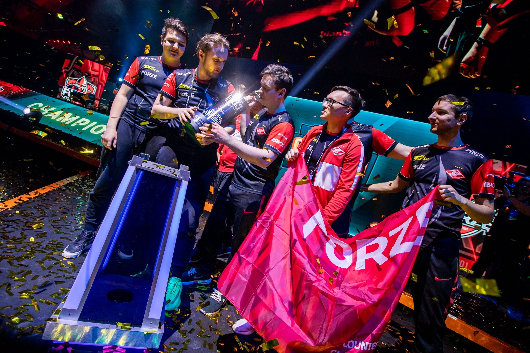 ForZe с трофеем DreamHack Open Winter 2019.
Источник: DreamHack