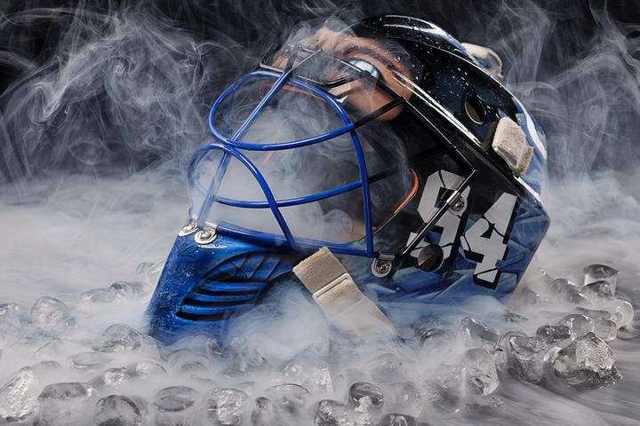 Стилизованный шлем с изображением Саб-Зиро