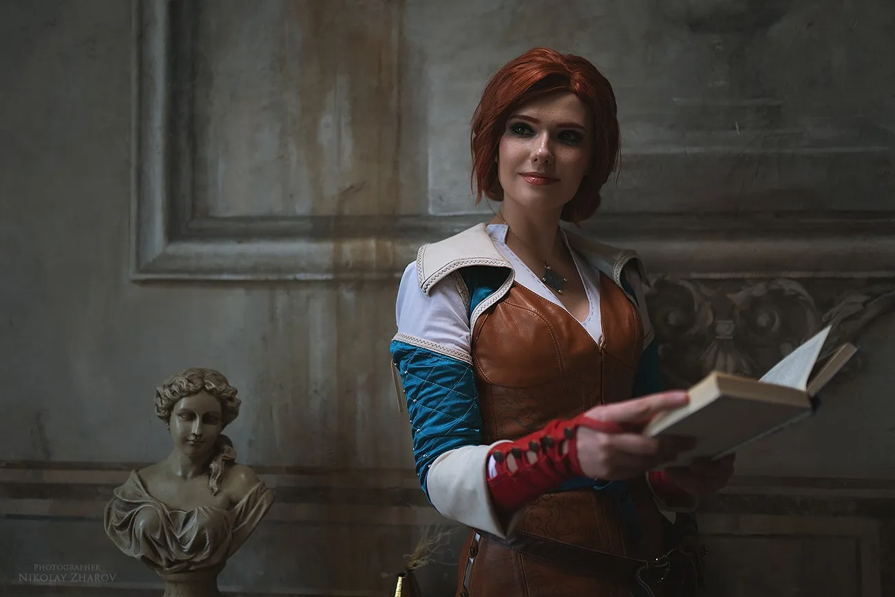 Косплей на Трисс Меригольд из The Witcher 3: Wild Hunt. Косплеер: Мирослава Ладовир. Фотограф: Николай Жаров. Источник: vk.com/nikolay_photogroup