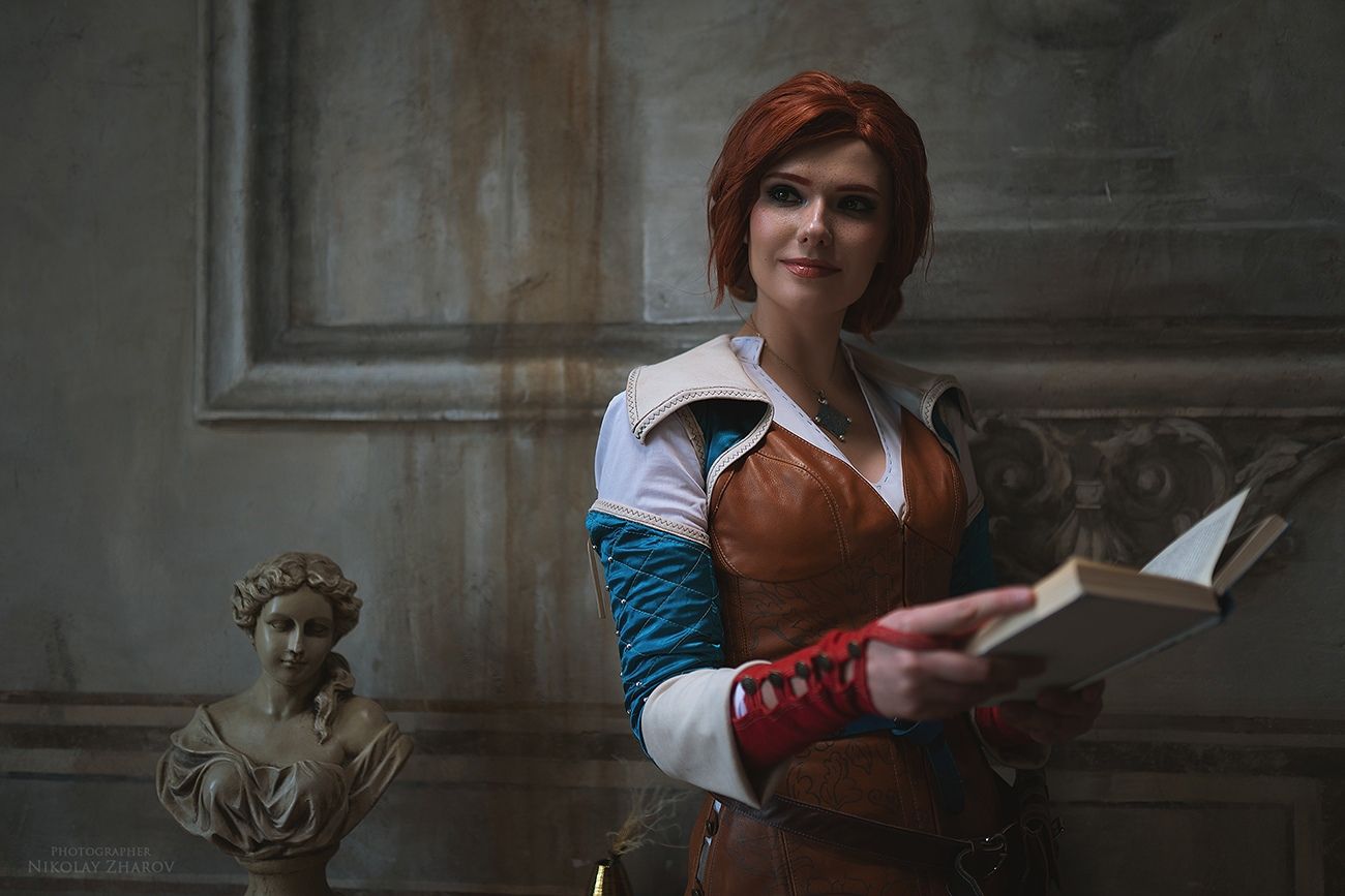 Косплей на Трисс Меригольд из The Witcher 3: Wild Hunt. Косплеер: Мирослава Ладовир. Фотограф: Николай Жаров. Источник: vk.com/nikolay_photogroup
