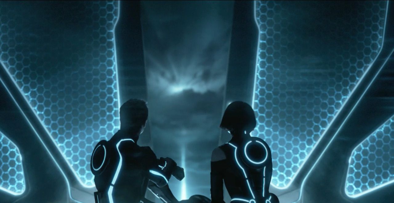 Облачно, возможны осадки в виде 00101010. Кадр из фильма «Трон: Наследие»