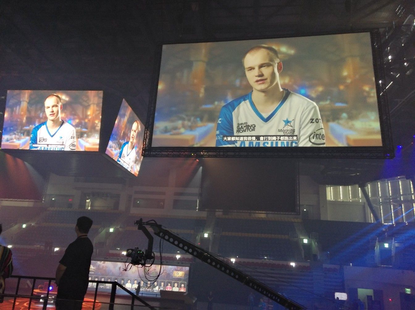 Экраны хорошо видно из любой точки