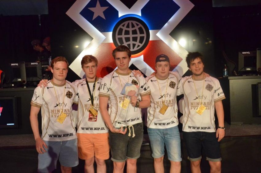 NIP с трофеем joinDOTA MLG Pro League Season 2. Источник: joinDOTA