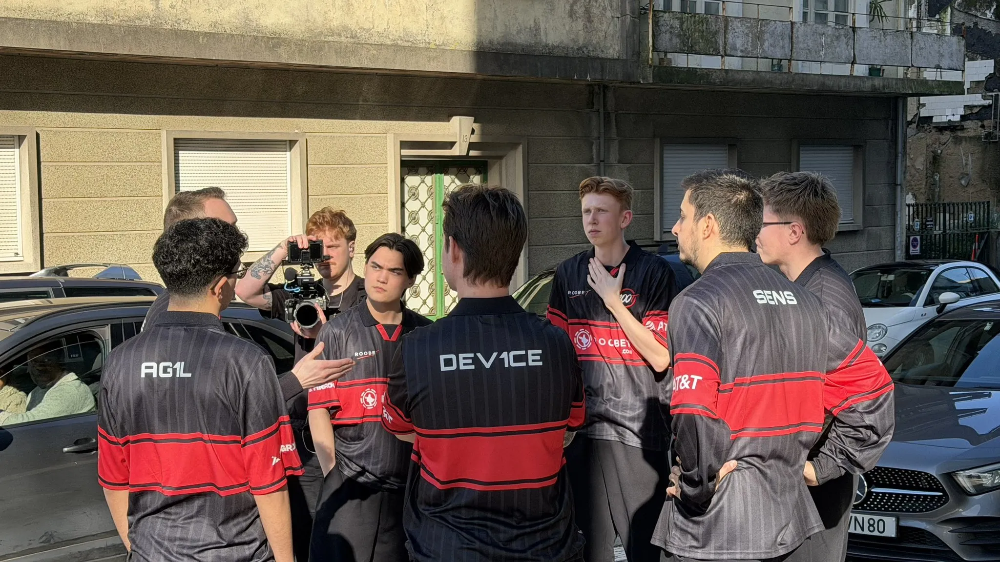 Состав 100 Thieves | Источник: страница 100 Thieves в X