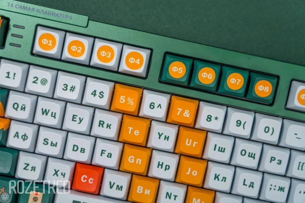 Кастомная механическая клавиатура Dark Project CM81 Landau в цветах «Вкусно — и точка» | Фото: Rozetked