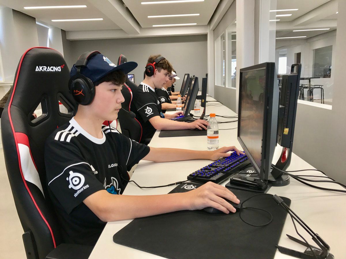 Участники S&oslash;rby Esport.
