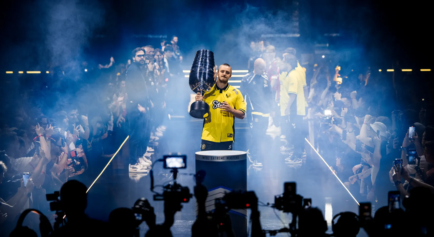 ApEX с кубком IEM Cologne | Фото: Helena Kristiansson, ESL FACEIT Group