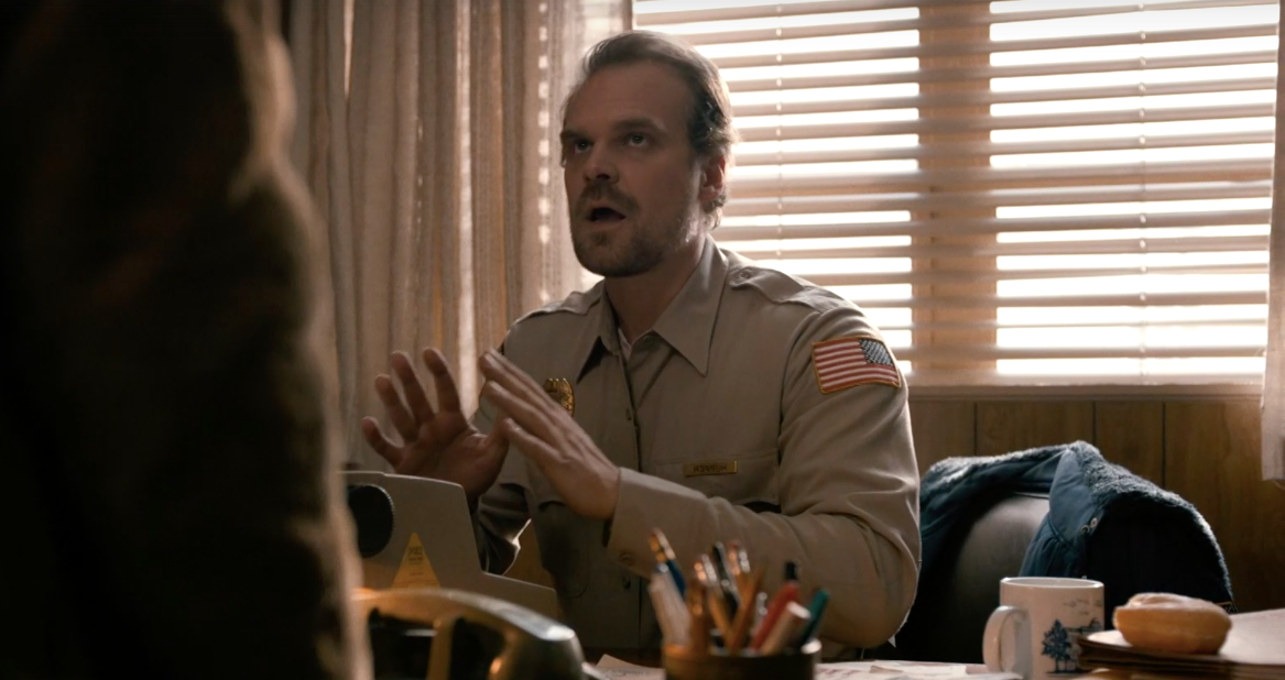 Пончик был замечен у Джима Хоппера уже в самой первой серии