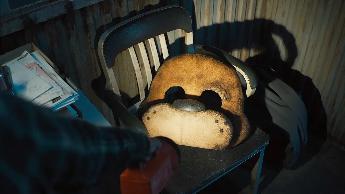 Маска Фредди | Кадр из фильма «Пять ночей с Фредди 2»